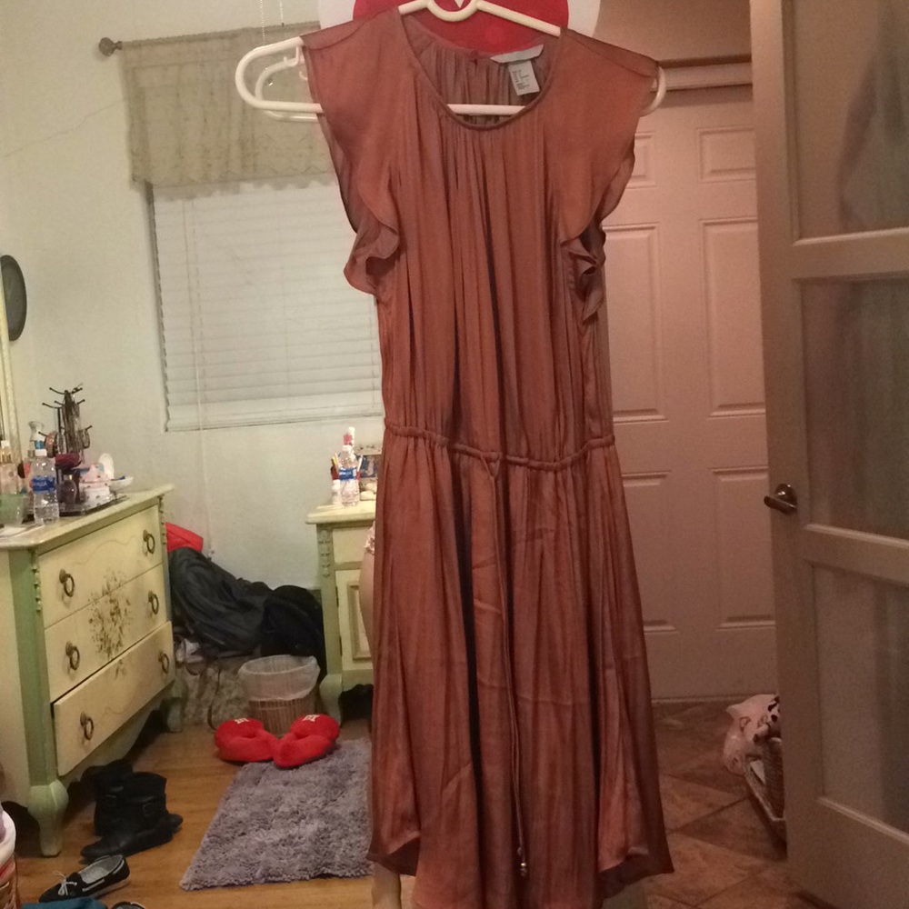 🚨Sale🚨 H&M Elegant Modest Rose Gold Silky Dress